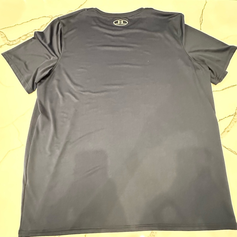 Under Armour Performance shirt size XL - Picture 2 of 3